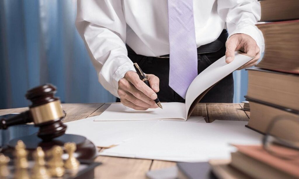 ADVOGADOS FERREIRA NETO E TRICATE